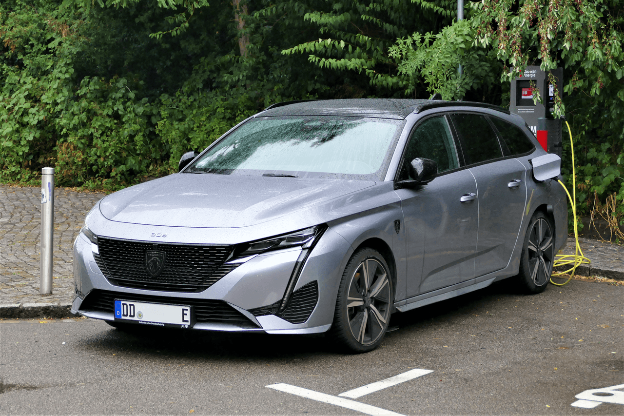 Peugeot e-308, foto 1 de 3