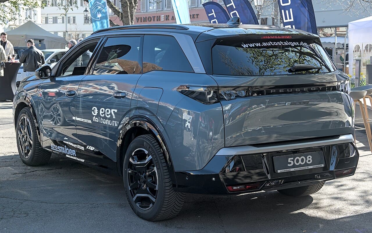 Peugeot e-5008, foto 1 de 3