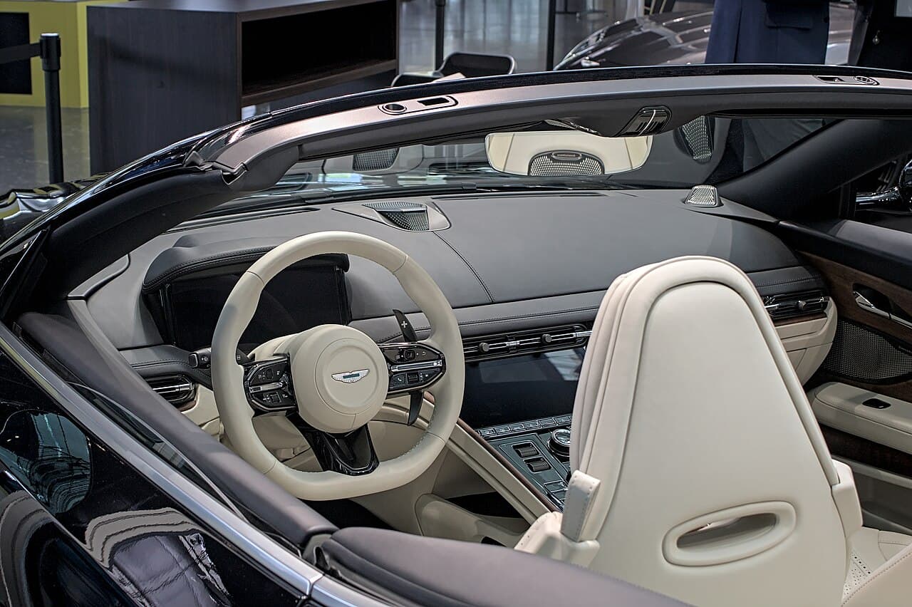 Aston Martin DB12 Volante