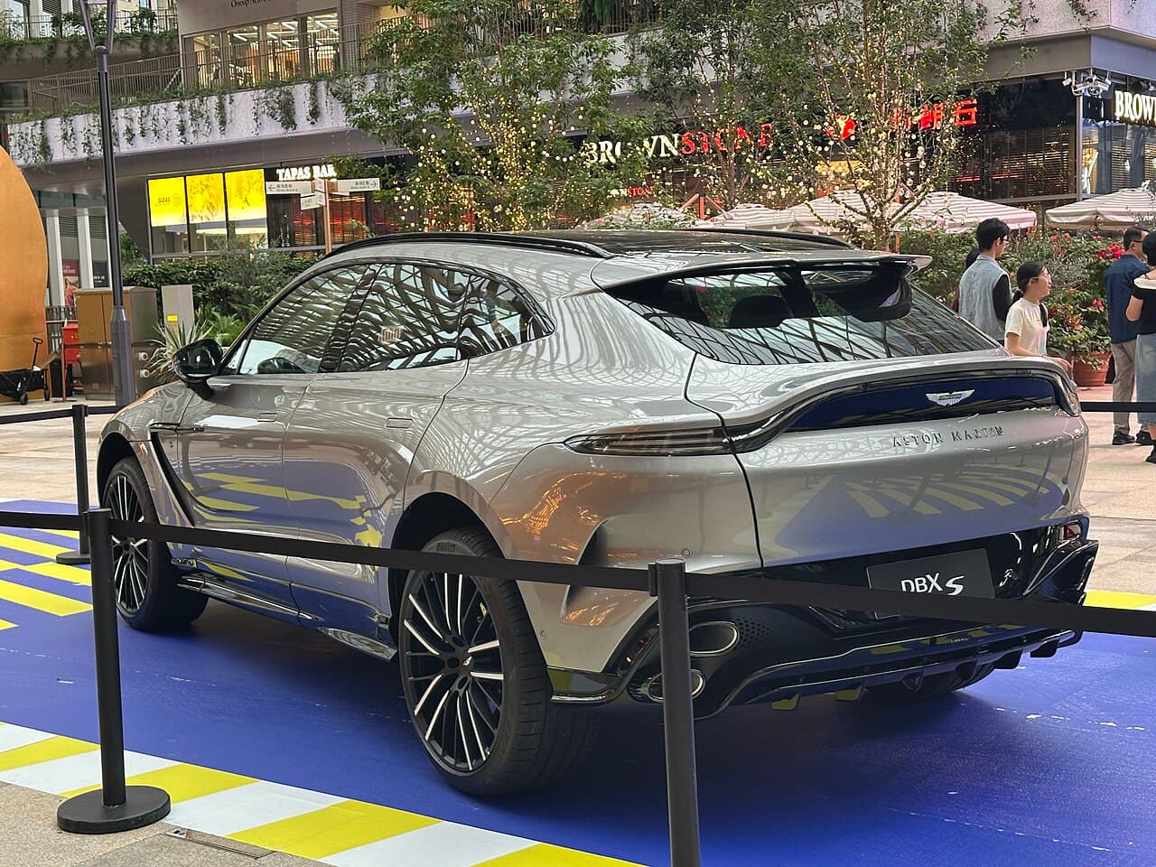 Aston Martin DBX S